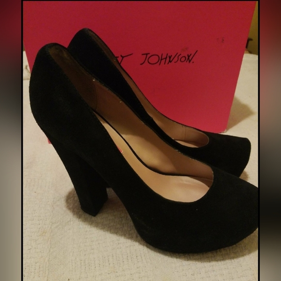 Suede heels - Picture 3 of 4